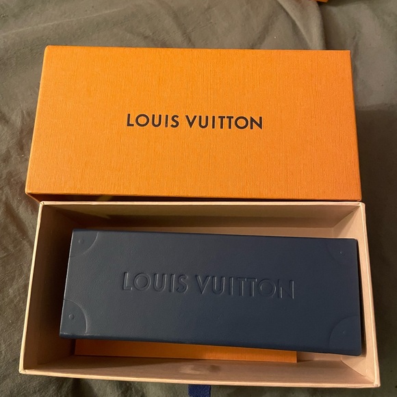 Authentic LV Acetate Obsession Sunglasses GM in Brown - Picture 9 of 11
